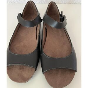 Natural Soul/Naturalizer slingback sandals. Size 10.